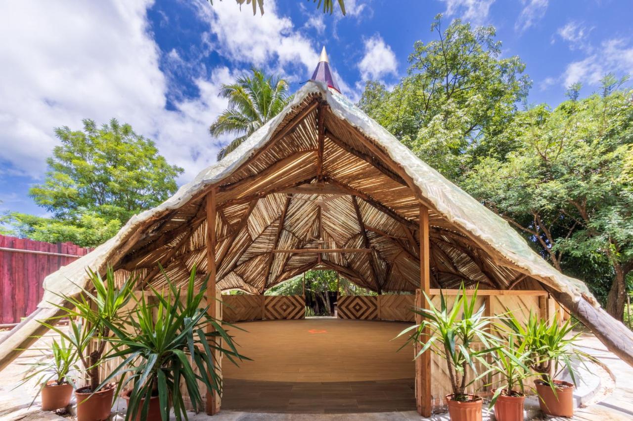 Latica Lodge Playa Negra Exterior photo